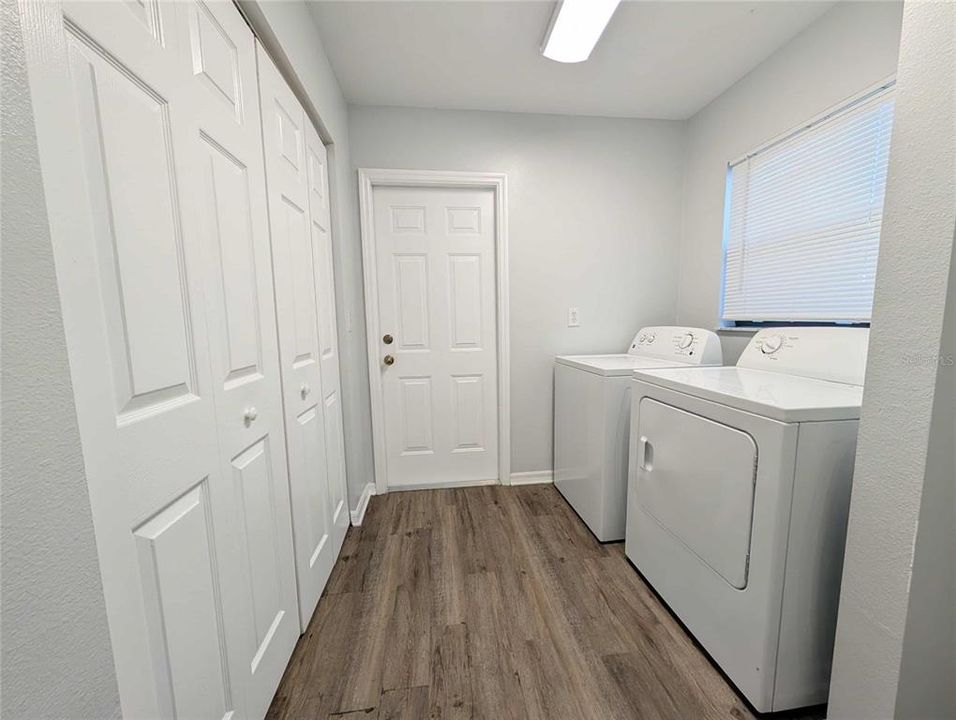 For Sale: $260,000 (3 beds, 2 baths, 1609 Square Feet)