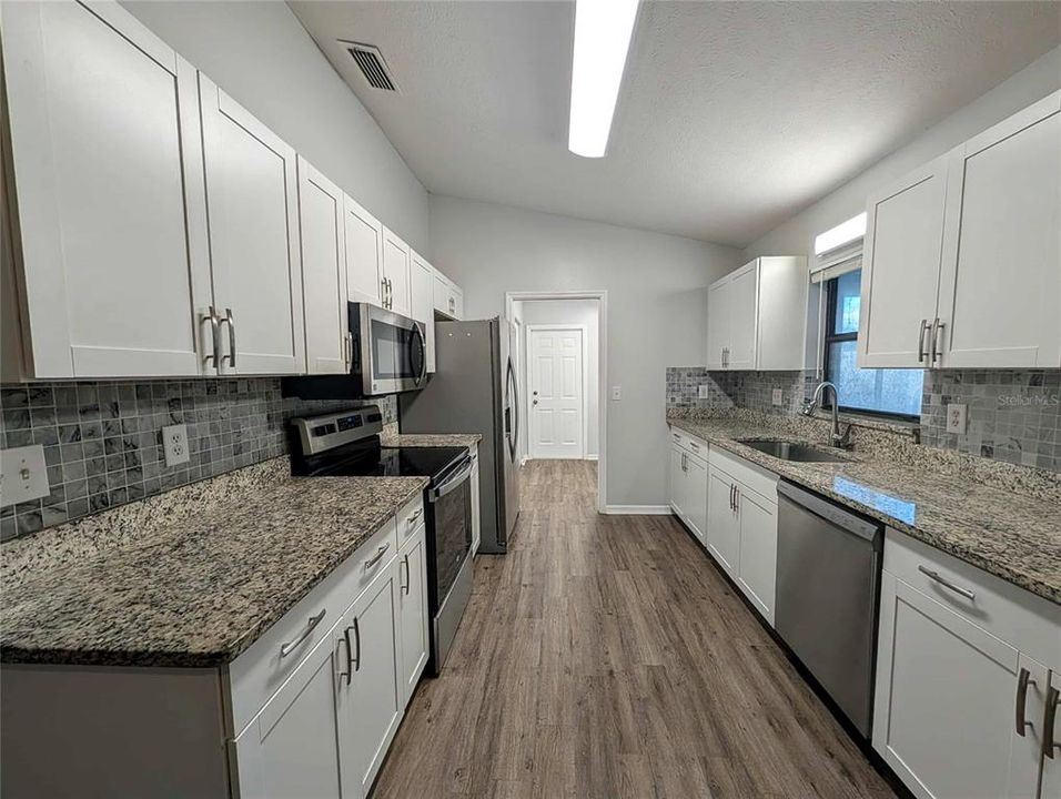 For Sale: $260,000 (3 beds, 2 baths, 1609 Square Feet)