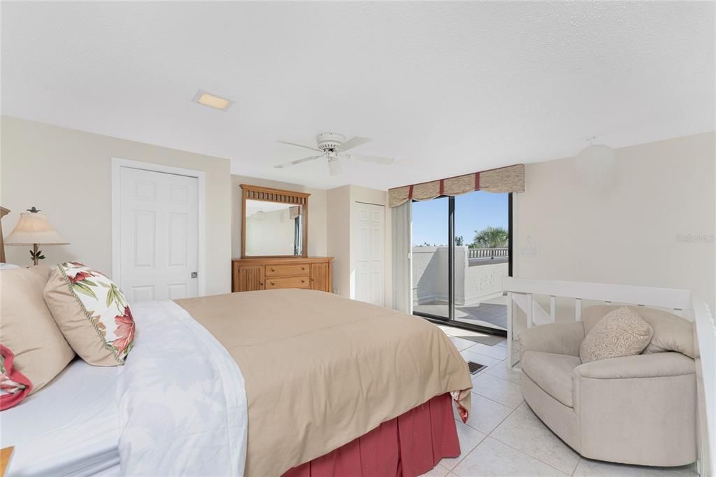 En Venta: $1,200,000 (3 camas, 3 baños, 1590 Pies cuadrados)