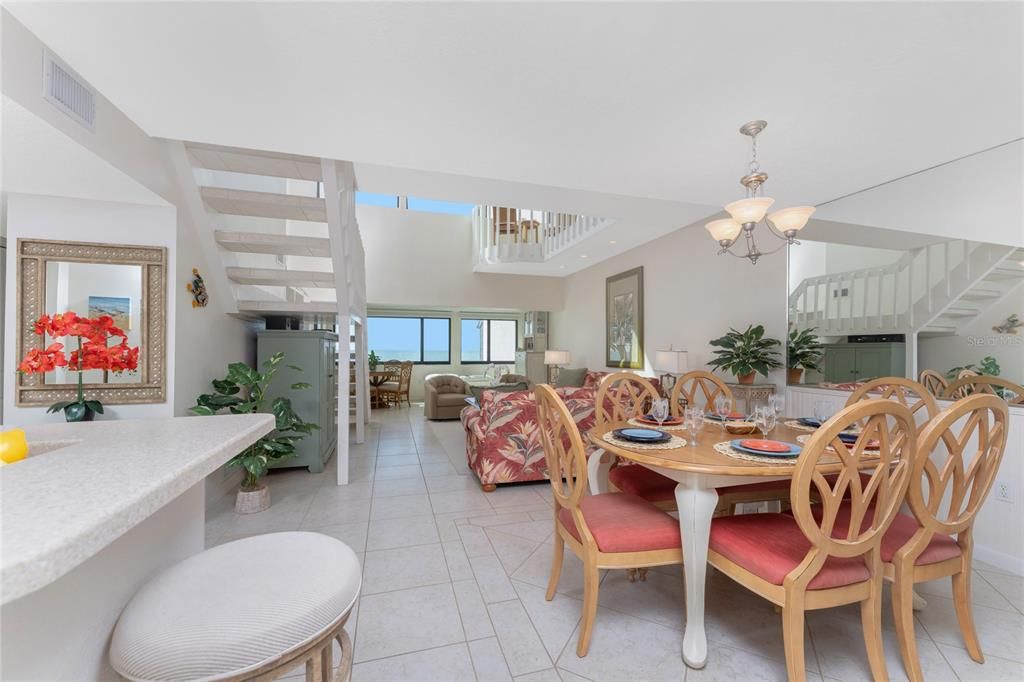 En Venta: $1,200,000 (3 camas, 3 baños, 1590 Pies cuadrados)