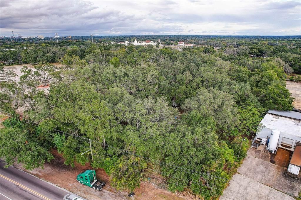 待售: $449,900 (1.89 acres)