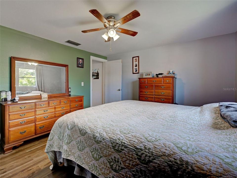 For Sale: $310,000 (2 beds, 2 baths, 1349 Square Feet)