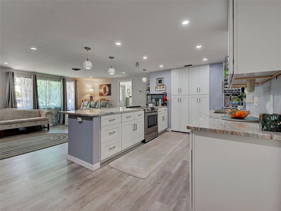 For Sale: $310,000 (2 beds, 2 baths, 1349 Square Feet)