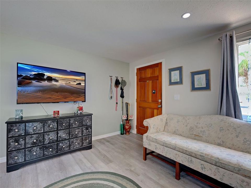 For Sale: $310,000 (2 beds, 2 baths, 1349 Square Feet)