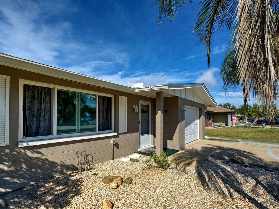 For Sale: $310,000 (2 beds, 2 baths, 1349 Square Feet)