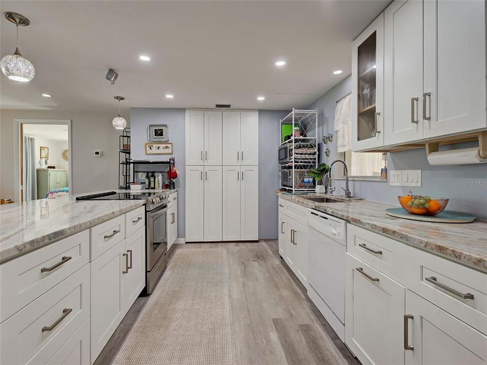 For Sale: $310,000 (2 beds, 2 baths, 1349 Square Feet)