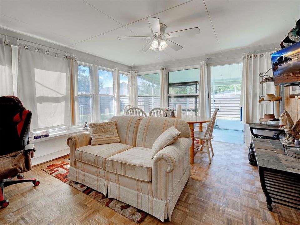 For Sale: $310,000 (2 beds, 2 baths, 1349 Square Feet)