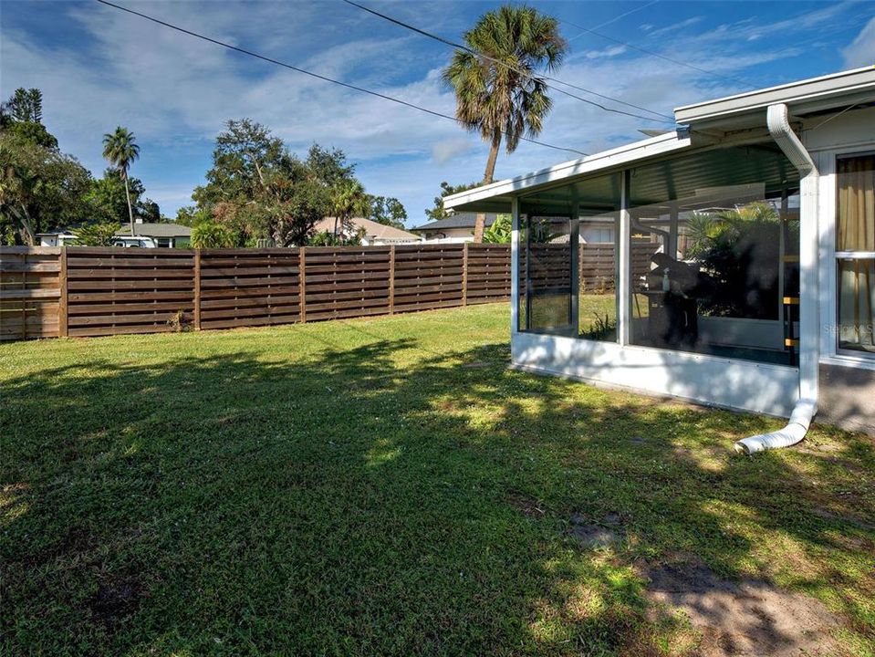 For Sale: $310,000 (2 beds, 2 baths, 1349 Square Feet)