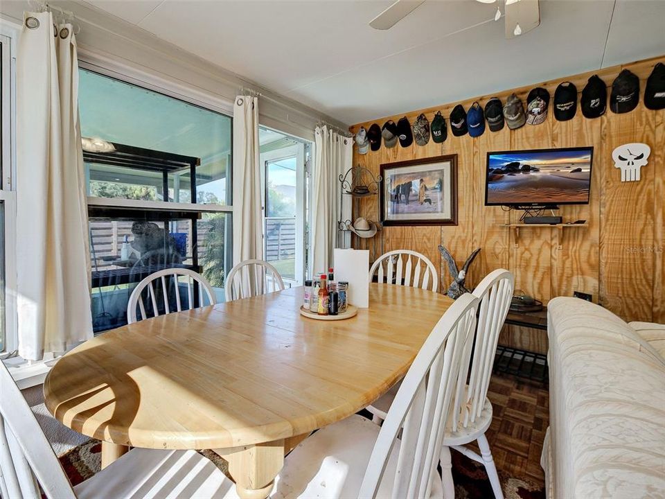 For Sale: $310,000 (2 beds, 2 baths, 1349 Square Feet)