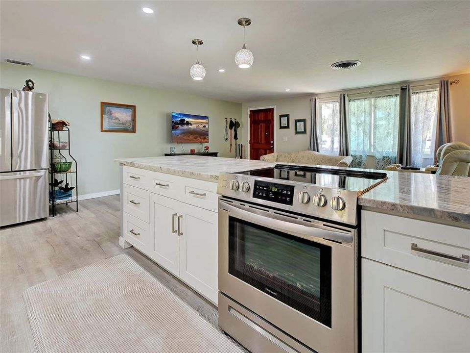 For Sale: $310,000 (2 beds, 2 baths, 1349 Square Feet)