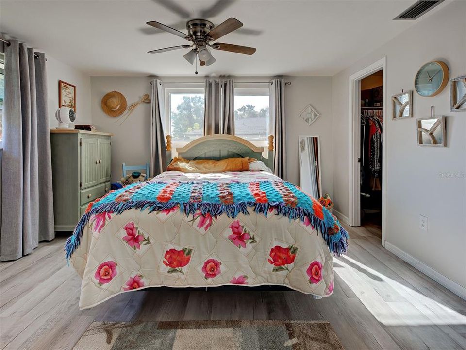 For Sale: $310,000 (2 beds, 2 baths, 1349 Square Feet)