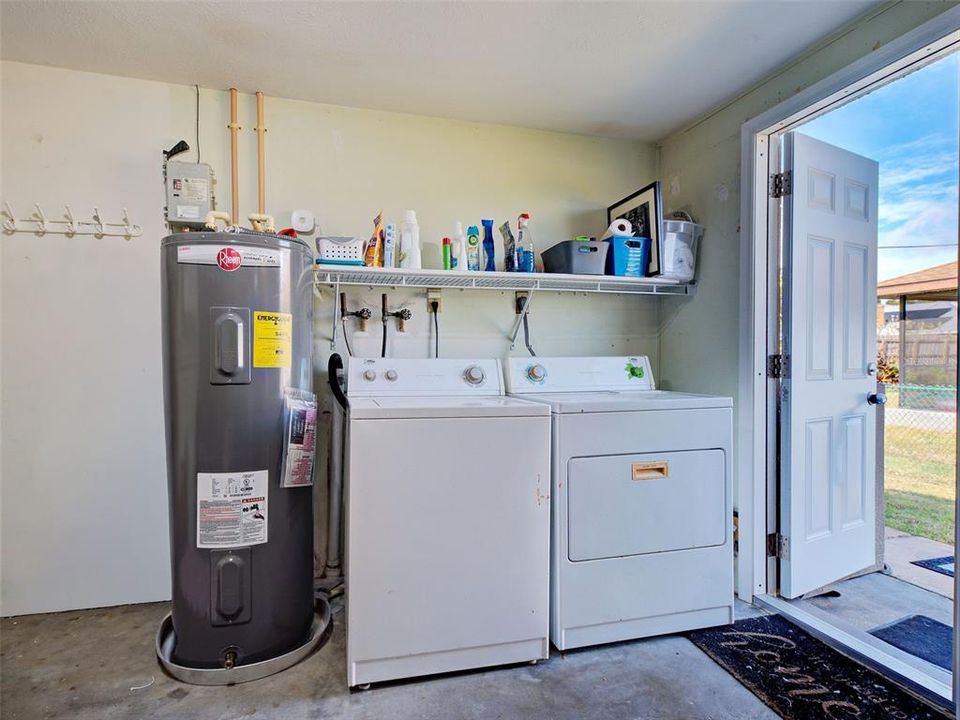 For Sale: $310,000 (2 beds, 2 baths, 1349 Square Feet)