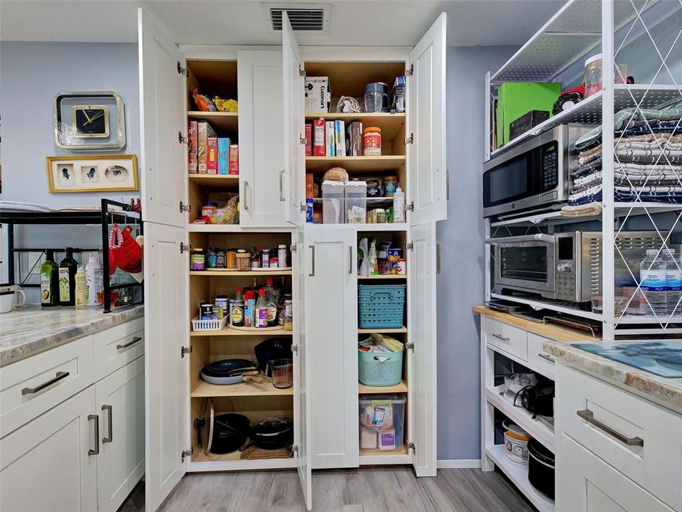 For Sale: $310,000 (2 beds, 2 baths, 1349 Square Feet)