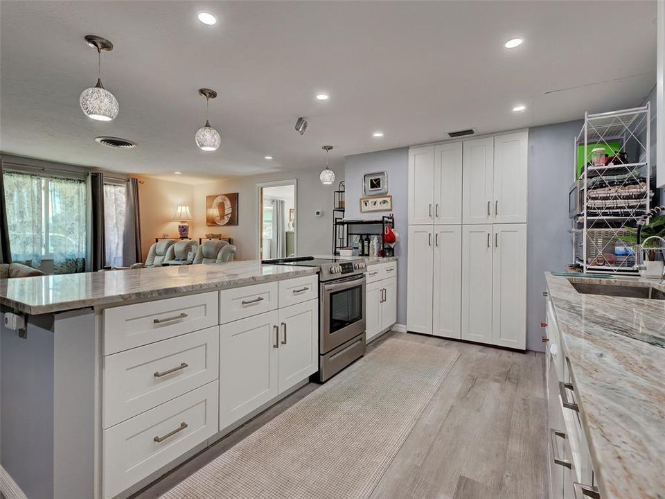 For Sale: $310,000 (2 beds, 2 baths, 1349 Square Feet)