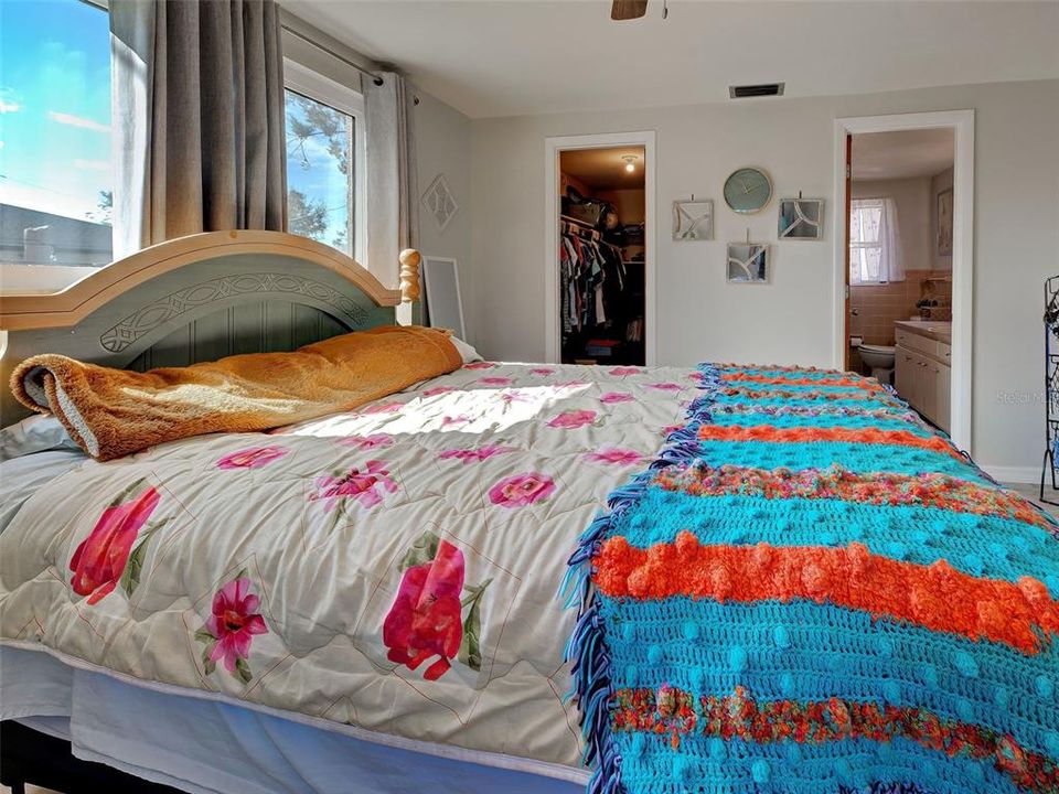 For Sale: $310,000 (2 beds, 2 baths, 1349 Square Feet)