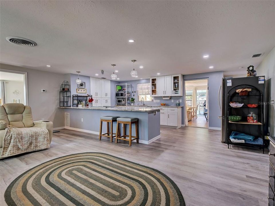 For Sale: $310,000 (2 beds, 2 baths, 1349 Square Feet)