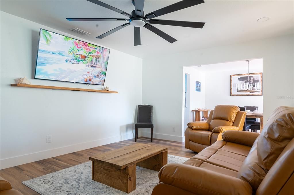 На продажу: $619,000 (3 спален, 2 ванн, 1716 Квадратных фут)