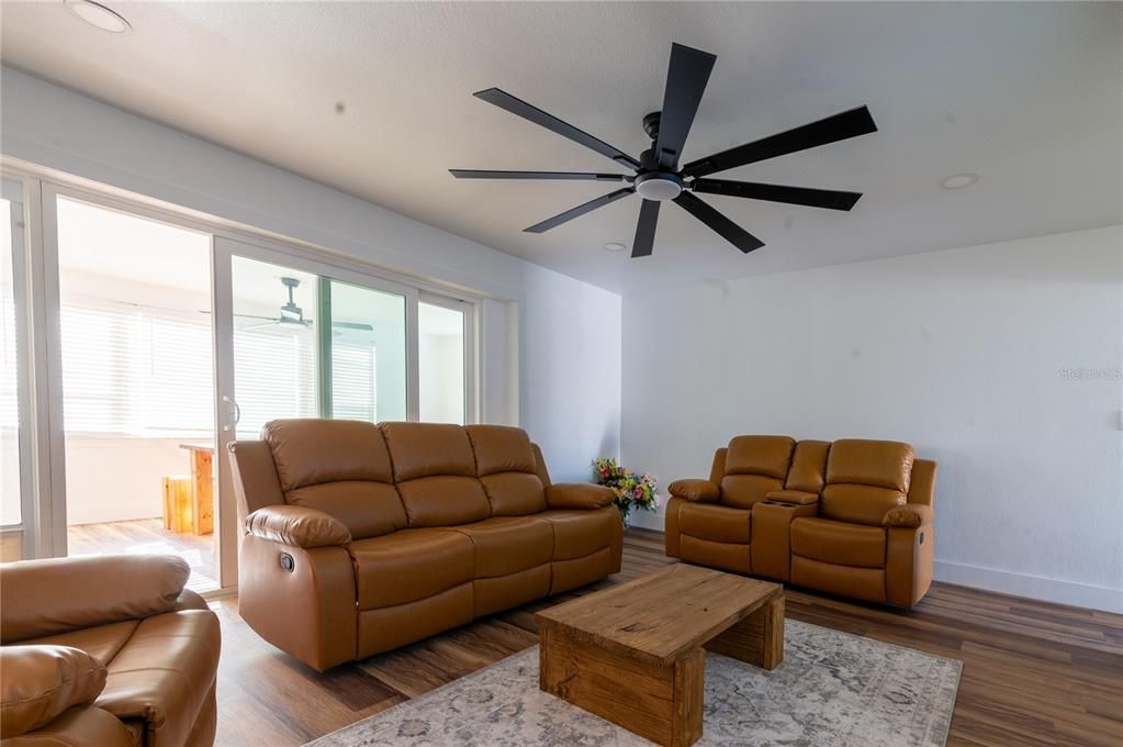 На продажу: $619,000 (3 спален, 2 ванн, 1716 Квадратных фут)