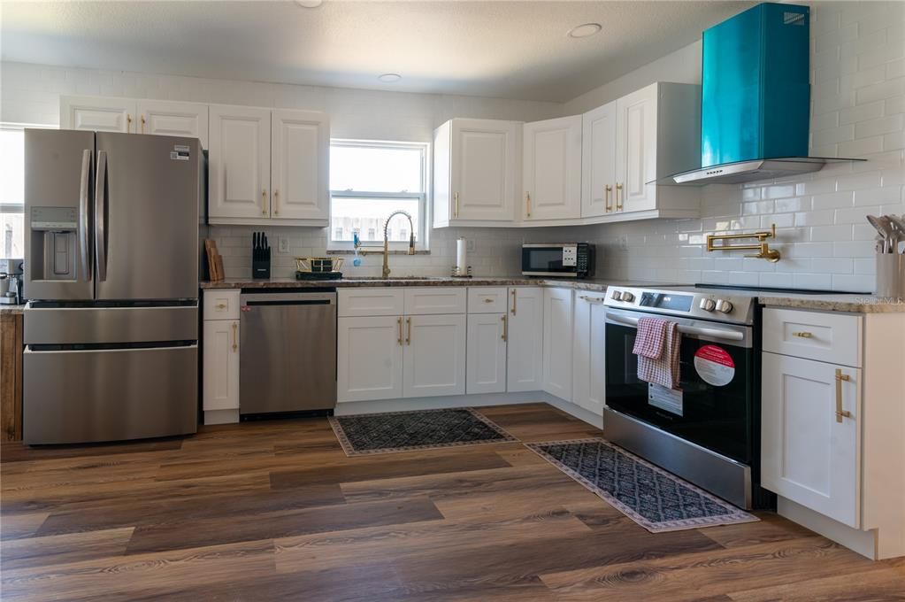 На продажу: $619,000 (3 спален, 2 ванн, 1716 Квадратных фут)