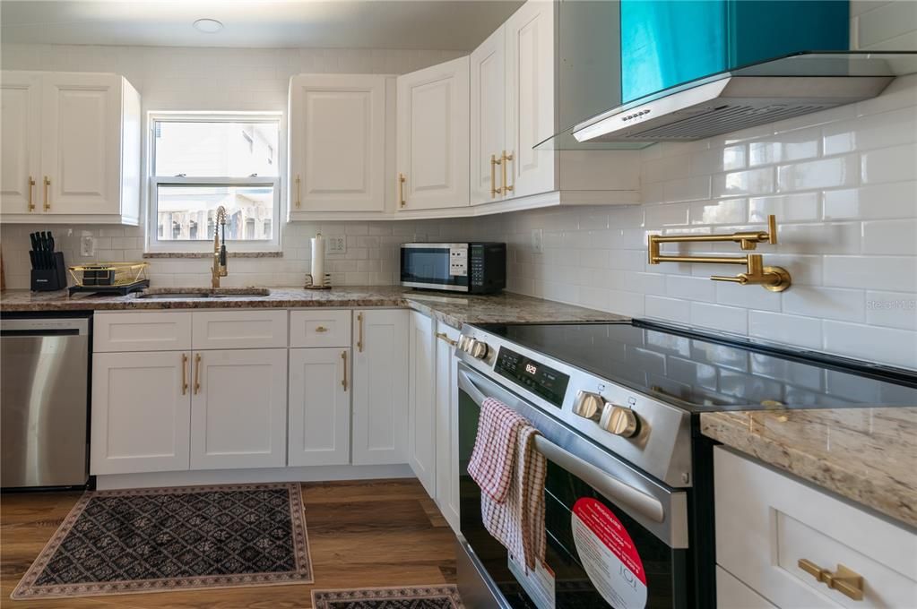 На продажу: $619,000 (3 спален, 2 ванн, 1716 Квадратных фут)