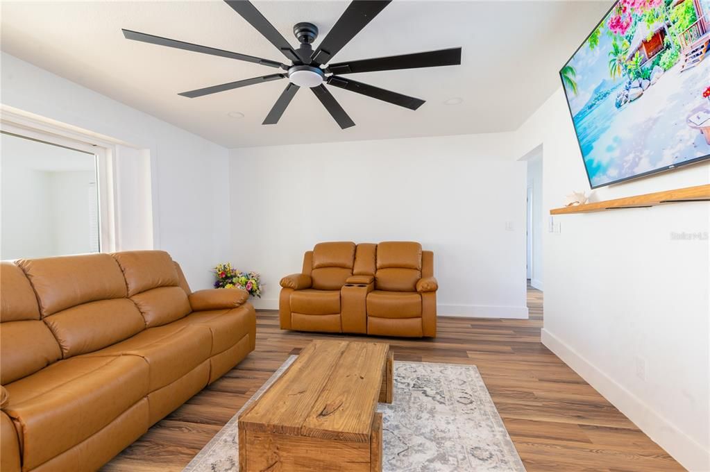 На продажу: $619,000 (3 спален, 2 ванн, 1716 Квадратных фут)