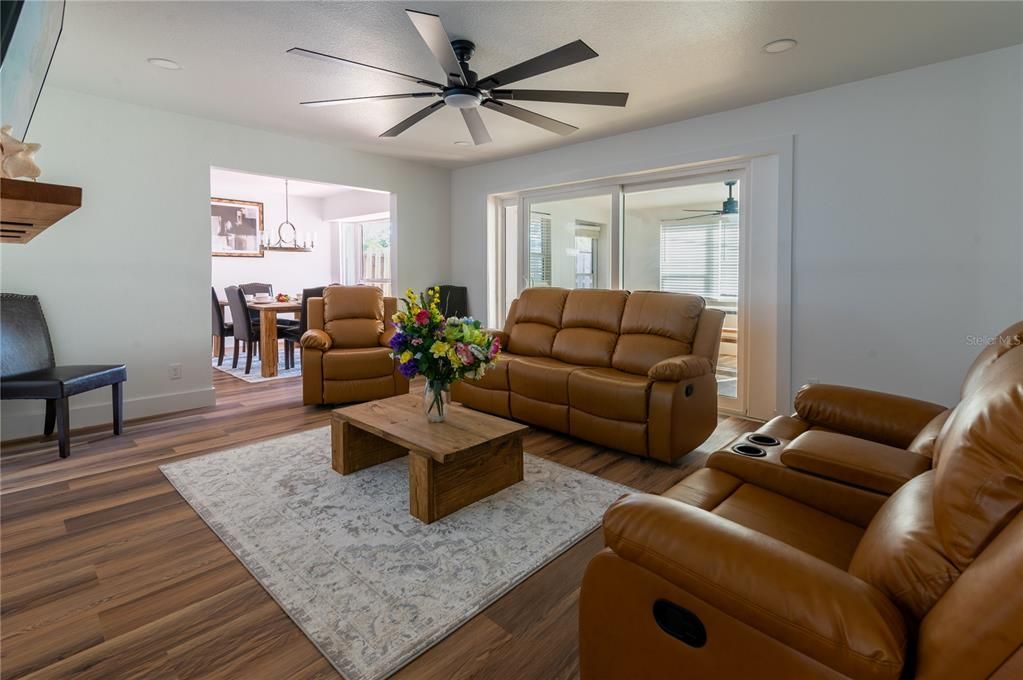 На продажу: $619,000 (3 спален, 2 ванн, 1716 Квадратных фут)