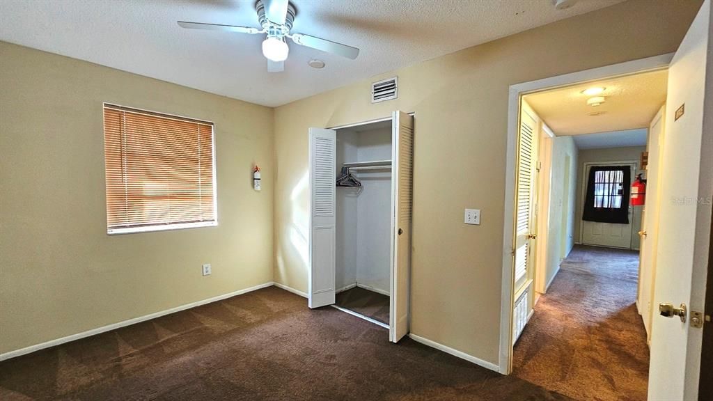 待售: $170,000 (2 贝兹, 1 浴室, 884 平方英尺)