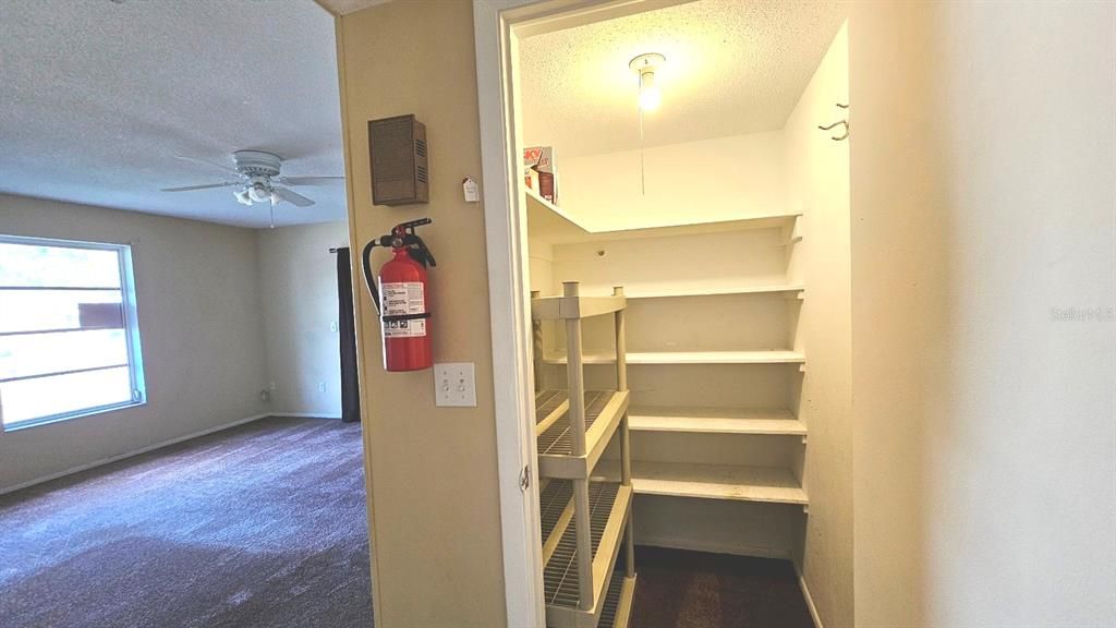 待售: $170,000 (2 贝兹, 1 浴室, 884 平方英尺)