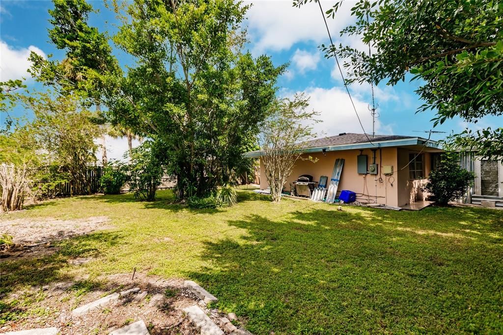 待售: $170,000 (2 贝兹, 1 浴室, 884 平方英尺)