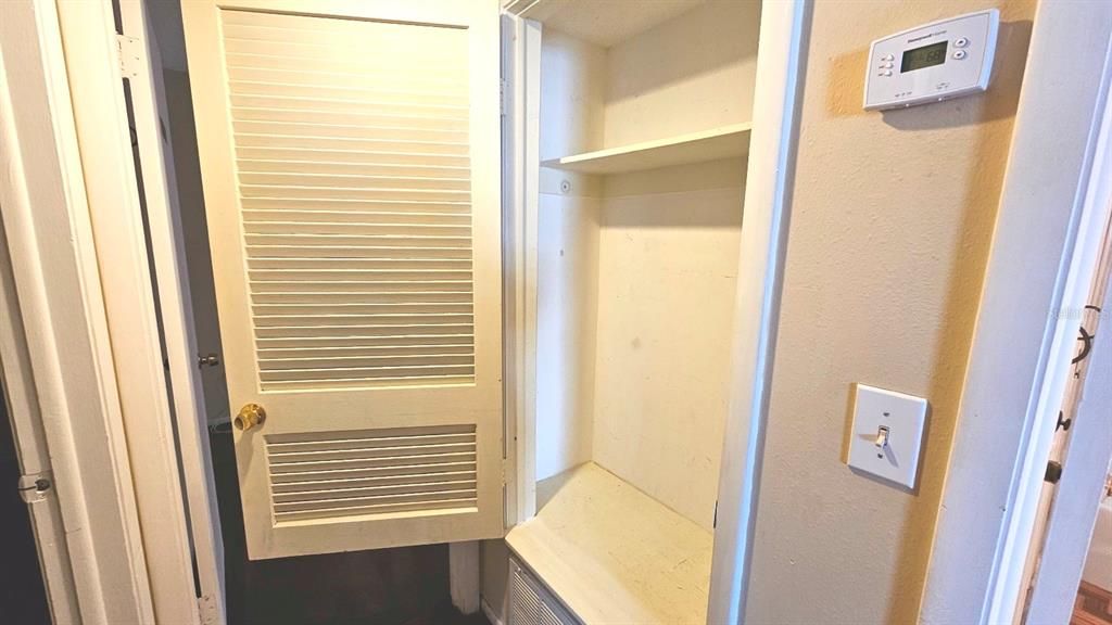 待售: $170,000 (2 贝兹, 1 浴室, 884 平方英尺)