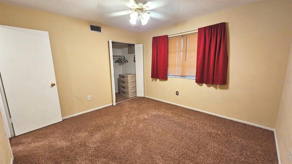 待售: $170,000 (2 贝兹, 1 浴室, 884 平方英尺)