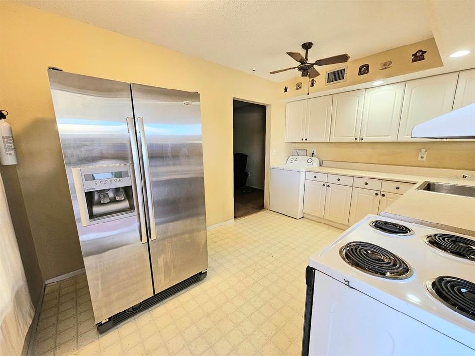 待售: $170,000 (2 贝兹, 1 浴室, 884 平方英尺)