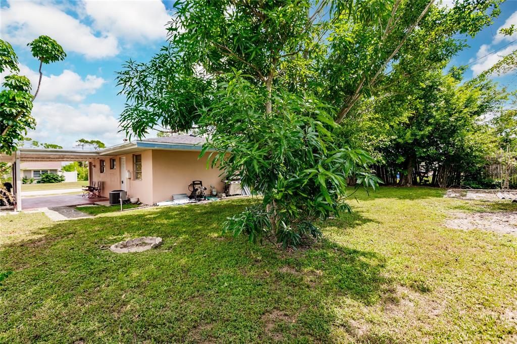 待售: $170,000 (2 贝兹, 1 浴室, 884 平方英尺)