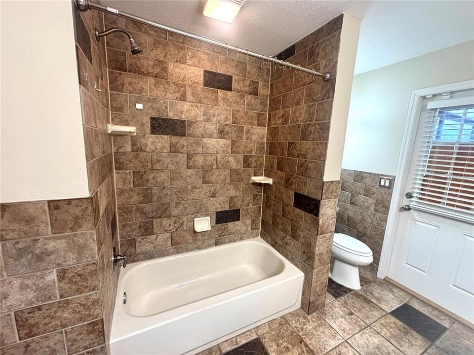 For Rent: $2,799 (4 beds, 2 baths, 2090 Square Feet)