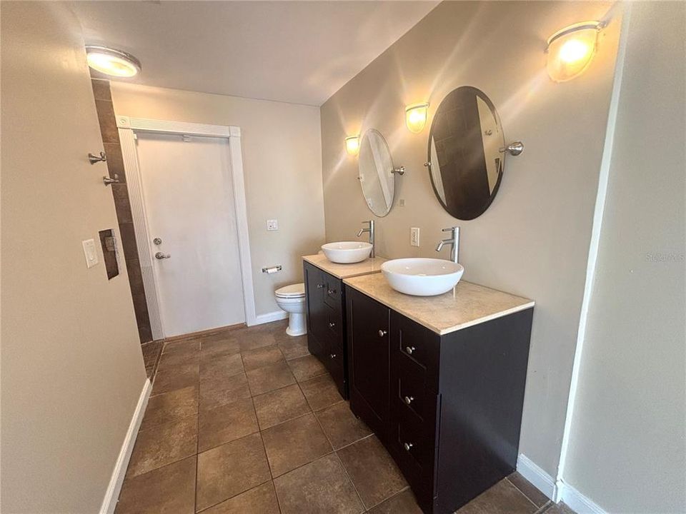 For Rent: $2,799 (4 beds, 2 baths, 2090 Square Feet)