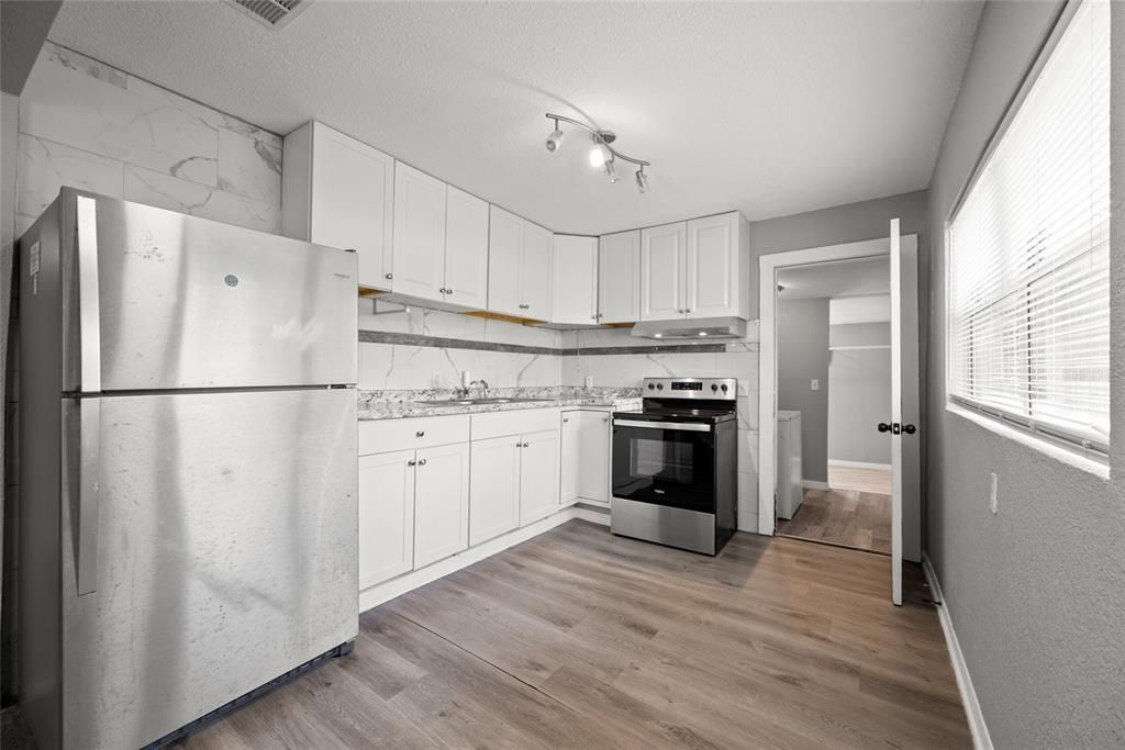 For Rent: $1,800 (3 beds, 1 baths, 1290 Square Feet)