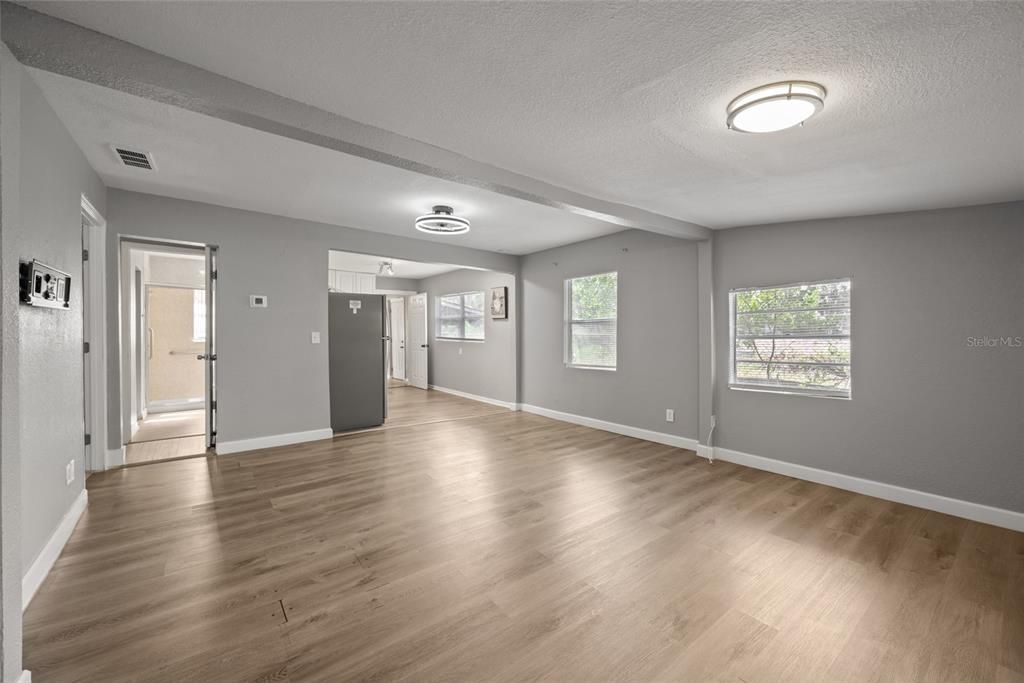 For Rent: $1,800 (3 beds, 1 baths, 1290 Square Feet)