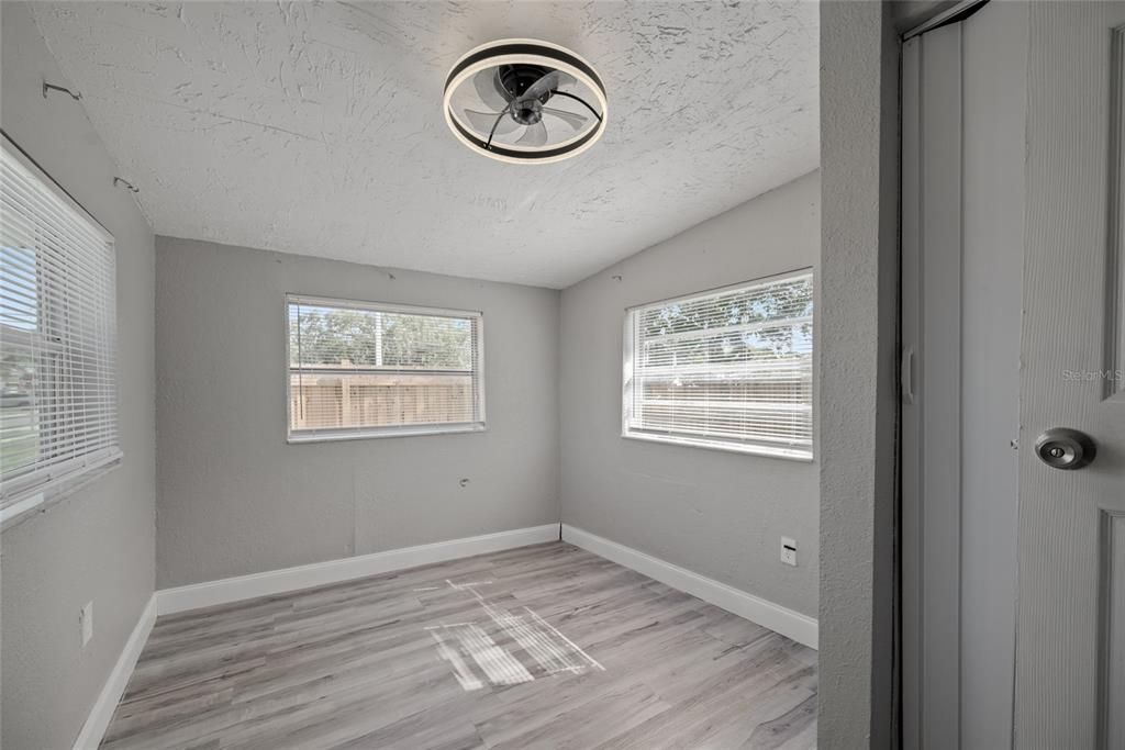 For Rent: $1,800 (3 beds, 1 baths, 1290 Square Feet)