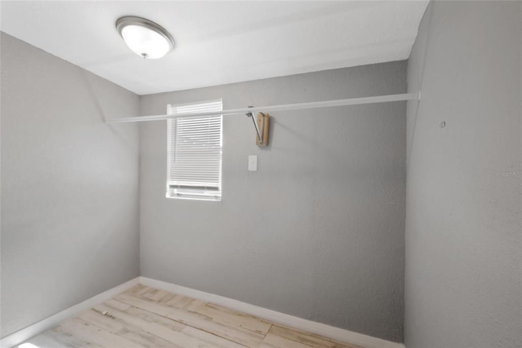 For Rent: $1,800 (3 beds, 1 baths, 1290 Square Feet)