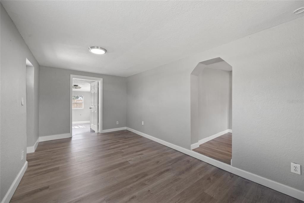 For Rent: $1,800 (3 beds, 1 baths, 1290 Square Feet)