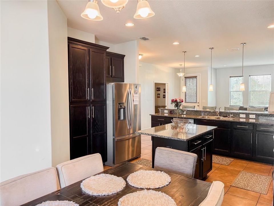 En Venta: $580,000 (4 camas, 2 baños, 2345 Pies cuadrados)