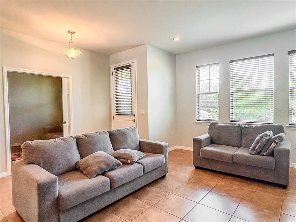 En Venta: $580,000 (4 camas, 2 baños, 2345 Pies cuadrados)