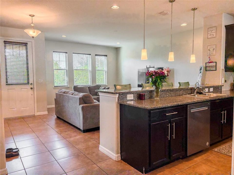 En Venta: $580,000 (4 camas, 2 baños, 2345 Pies cuadrados)