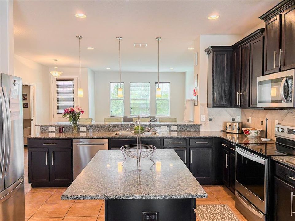 En Venta: $580,000 (4 camas, 2 baños, 2345 Pies cuadrados)