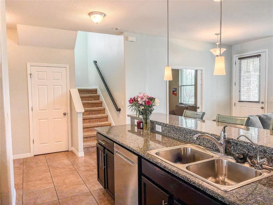 En Venta: $580,000 (4 camas, 2 baños, 2345 Pies cuadrados)