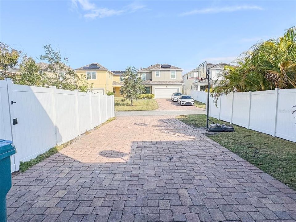 En Venta: $580,000 (4 camas, 2 baños, 2345 Pies cuadrados)