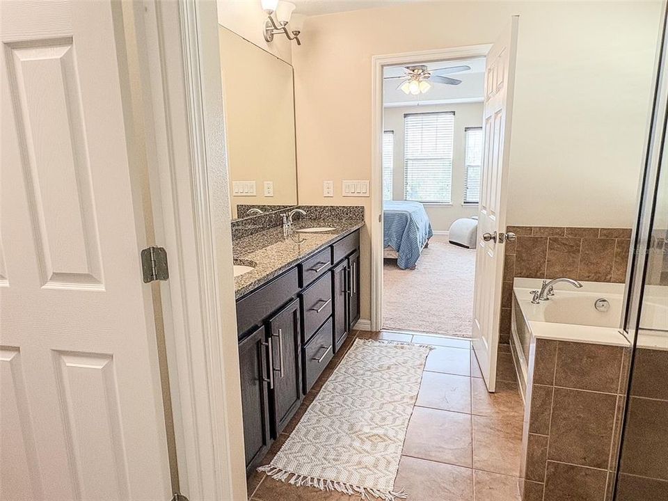 En Venta: $580,000 (4 camas, 2 baños, 2345 Pies cuadrados)