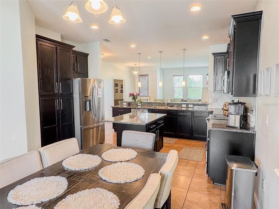 En Venta: $580,000 (4 camas, 2 baños, 2345 Pies cuadrados)