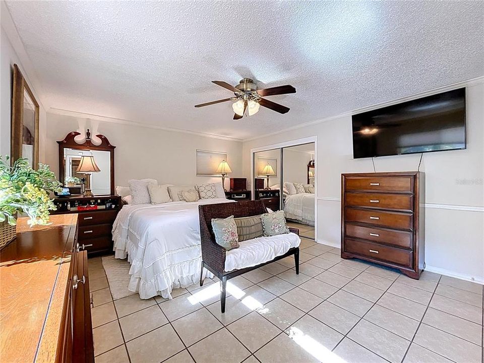 For Sale: $525,000 (4 beds, 2 baths, 1886 Square Feet)