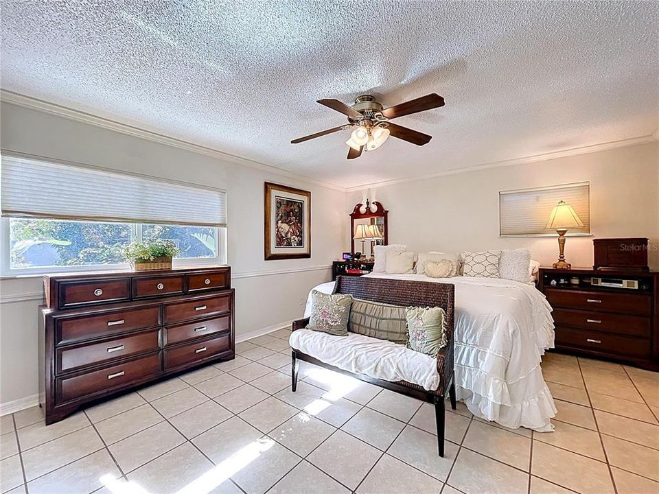 For Sale: $525,000 (4 beds, 2 baths, 1886 Square Feet)